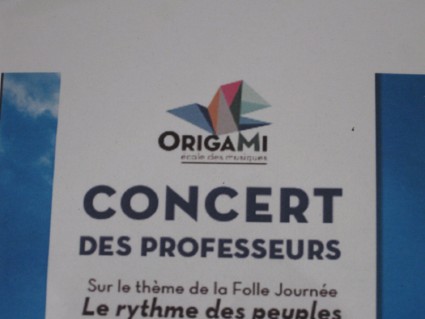 Nouvelle activité des origamistes ?
photo d'une affiche
Mots-clés: pseudo-origami