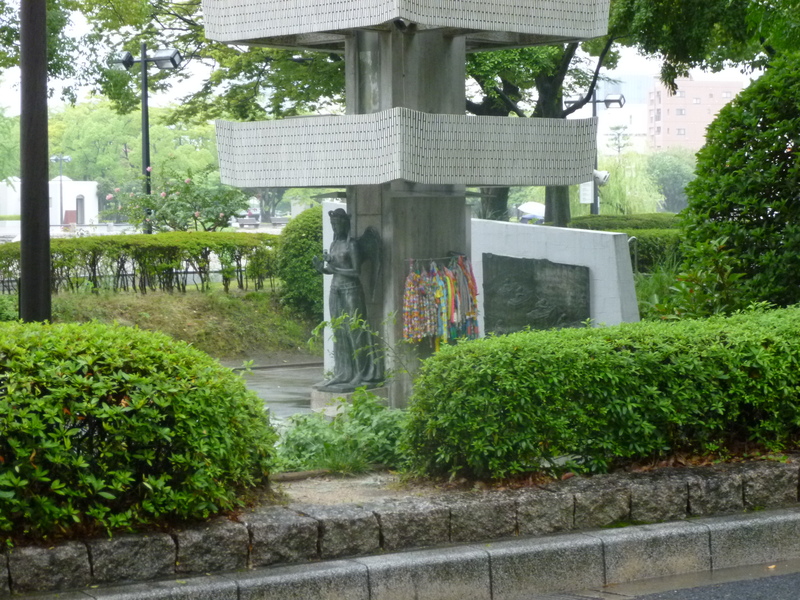Ailleurs à Hiroshima...
Ailleurs à Hiroshima...
