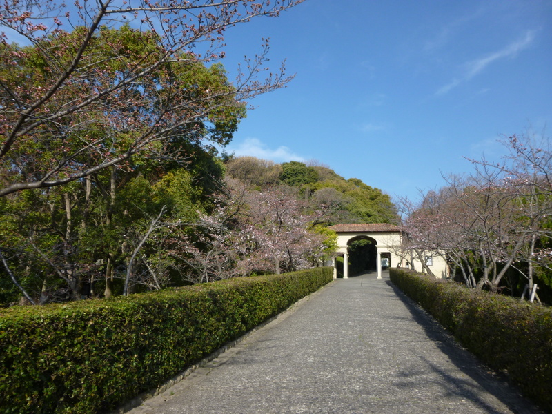Entrée du collège de Kobe.
