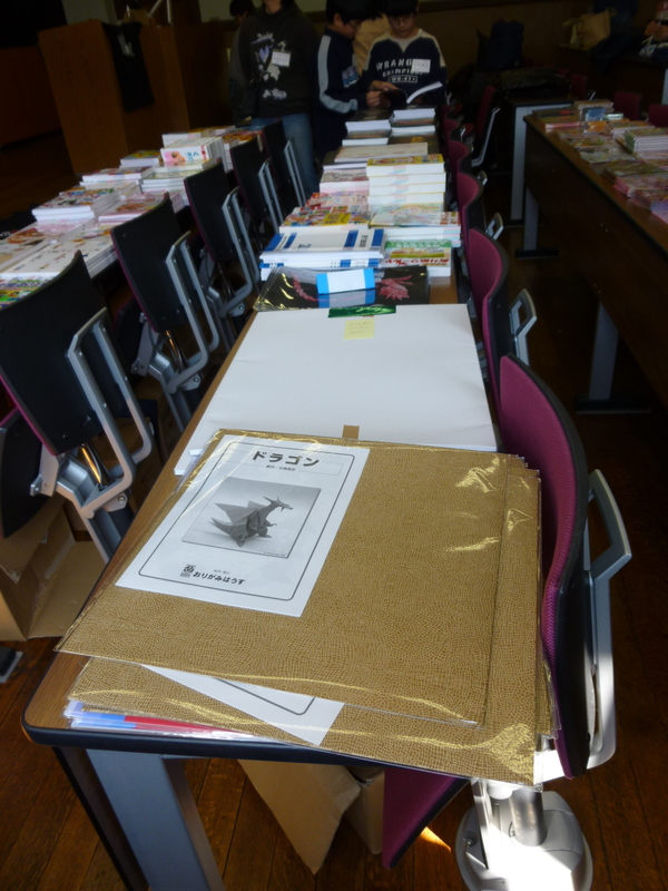 Papiers et livres.
