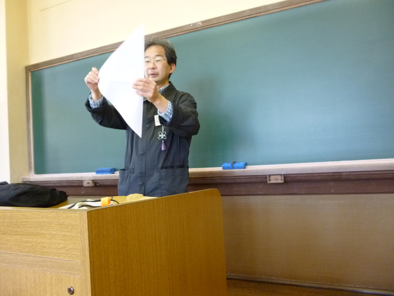 YAMAGUCHI Yukihiko au début de l'atelier ひつじ.
