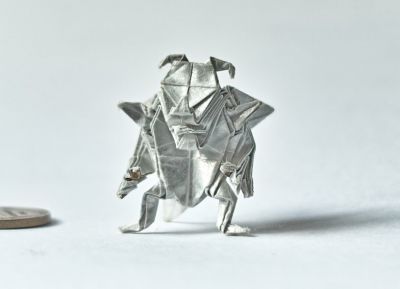 Devil.
De Maekawa Jun.
Papier de crêpe dentelle d'environ 80 mm de côté.
Viva! Origami.
