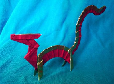 Eastern Dragon.
De Joseph Wu.
Papier tartine (métallisé doré / soie rouge) ~10 cm x 49 cm.
http://www.josephwu.com/Files/PDF/edragon.pdf
