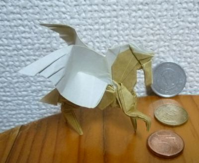 Pégase de Hojyo Takashi.
Papier "kami" de 15 cm de côté.
