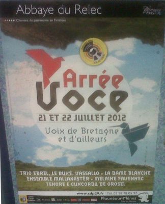 Abbaye du Relec - Arrée Voce.
Affiche pour un festival de musiques vocales à l'abbaye du Relec, à Plounéour-Menez (29). 
