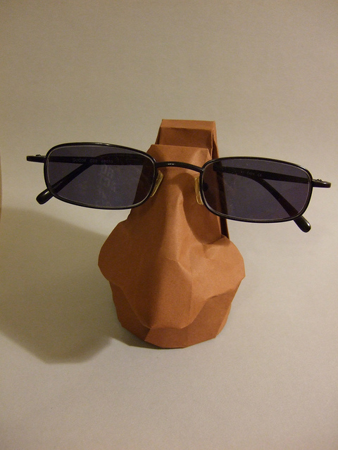 Jeko de "The Origami Forum". Le Nez, un support pour lunettes
