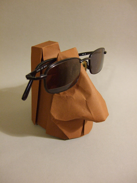 Jeko de "The Origami Forum". Le Nez, un support pour lunettes
