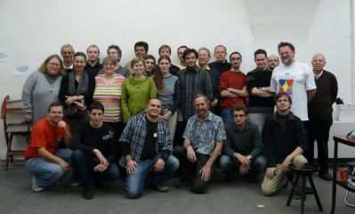 Photo de groupe 
Prise le mardi matin, dernier de convention, donc moins de monde que les autres jours, dommage !
