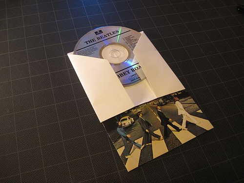 thebigbluevan (origami forum) pochette CD DVD livret
Mots-clés: "challenge de création" "pliages utiles"