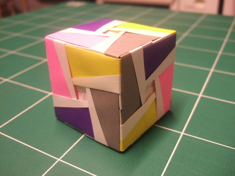 Whirl Cube - M.Mukhopadhyay
papier japonais de 7,5cm
