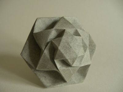 Double star puff pyramid de Robin Scholz / Praise Pratajev
Diagramme sur le compte Flickr de l'auteur.
Hexagone, papier peau d'éléphant.
Mots-clés: Star Pyramide Robin_Scholz Flickr