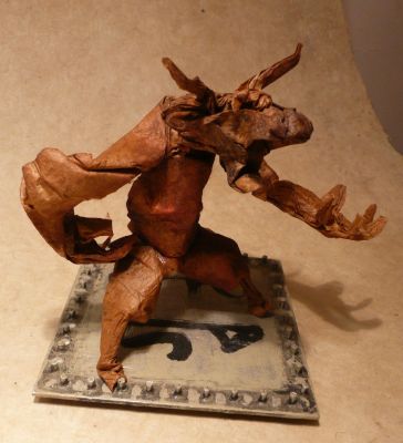 Perdu dans le labyrinthe
Février 2010 - minotaure de Kamiya en soie + MC + pigments, 30x30cm (8cm de haut)
Mots-clés: minotaur minotaure kamiya