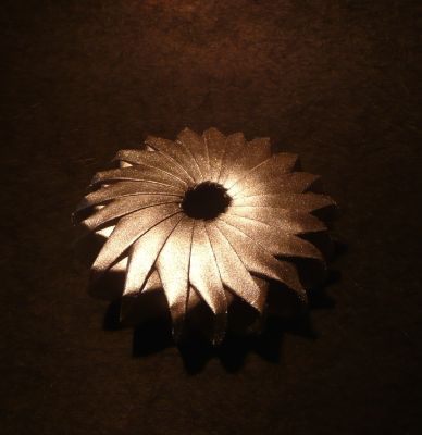 Sun dial d'Edison
20 modules en 8x8cm argenté
Mots-clés: Sun dial d'Edison julien gritte