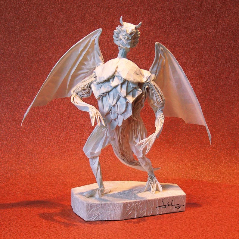 Balrog 1
Papier habituel des Barbarians.
Carré initial 106 cm. Grille 112x112.
H finale 35 cm.
