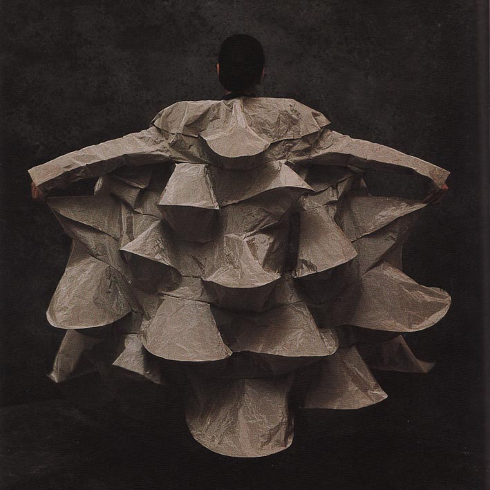 Robe en papier.
