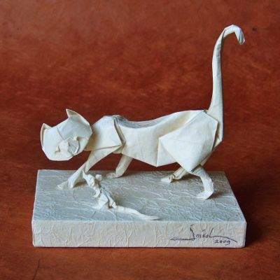 Dialogue ?
Papier bambou/kôzô 90 grs MC+WF.
carrés 40 cm pour le chat, 9 cm pour le rat.
Largeur base: 15 cm.
