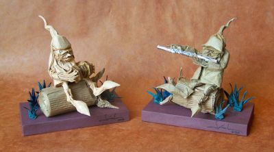 The twiny dwarves.
Différents Loktas Lamali, carton ondulé et foil
MC+WF. Carré initial pour nain : 48 cm.
Bases bois 20 cm + Canson.

