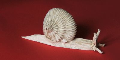 Escargot 1988/2009
Ma toute 1ère création en 88,
3e édition pliée ces jours-ci.
Lokta 250grs MC+WF 3m. x 15cm.
L. finale = 36 cm.
