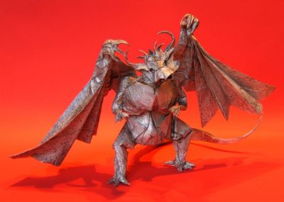 Satoshi Kamiya Bahamut
par EJ, Sandwich foil/papier de soie + acrylique

