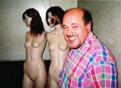 Voyeur
Coincés dans un ascenceur de Tokyo,
en route pour visiter l'expo Yoshizawa en 1999
(qui se tenait dans un grand magasin),
une rencontre quelque peu incongrue...
