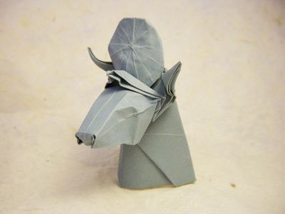 Tête d'Apis (Brouillon)
Je suis en train de revoir certaines de mes viellles créations pour les améliorer, voici donc la nouvelle tête d'Apis. Juste un essai, principalement pour tester le nouveau disque solaire.
