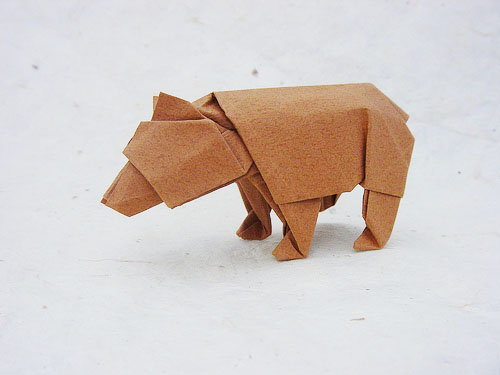 Ours (John Montroll)
Un carré de papier Tant
