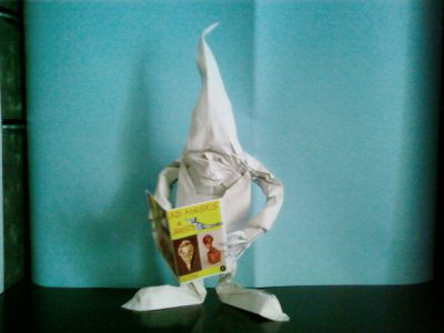 Nain d'Eric, avec de saines lectures ...
Nain d'Eric Joisel, d'aprés le CP du Tanteidan 13.
Carré de 42 cm, kraft blanc + alu

