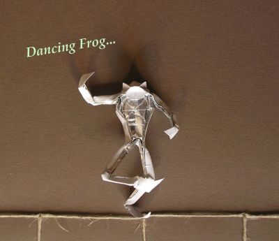 Dancing frog
Box pleating (simplissime).
CP disponible sur demande...
