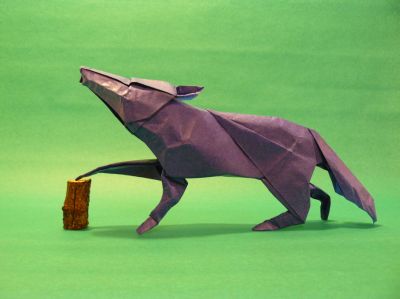 « Loup » de Sergey Yartsev, en double soie (40g), carré d’environ 40 cm de coté 
