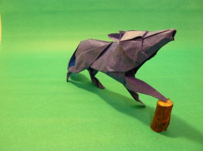 « Loup » de Sergey Yartsev, en double soie (40g), carré d’environ 40 cm de coté 
