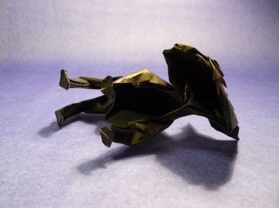 « Chaton » de Fernando Gilgado, en papier double soie (40g), carré d’environ 40 cm de coté 

