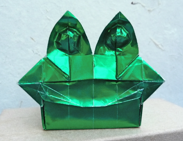 Boâte version 2
Pliée avec du papier métal
Mots-clés: challenge base placard