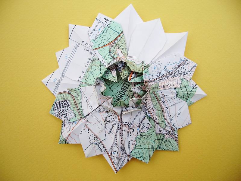 Etoile de Tomoko FUSE
Recyclage de carte I.G.N.
Mots-clés: Etoile Tomoko FUSE