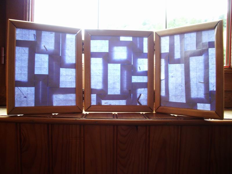 Motifs au travers d'une feuille de Yoshihide MOMOTANI
Trois rectangles de papier de lin
Mots-clés: Paravent Motifs Yoshihide MOMOTANI