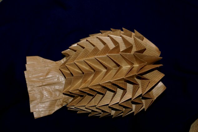 reproduction du poisson lune de Gilles Gautherin-le pli 100-101-102 p.17
Ce poisson lune a été créé à partir du module du hérisson de John Richardson en 1982
Mots-clés: poisson  tesselation hérisson
