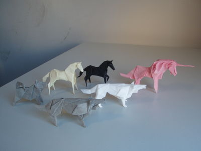 Chevaux, Loups et chien d'Hideo Komatsu et Licorne de Roman Diaz
unryu d'environ 15cm
