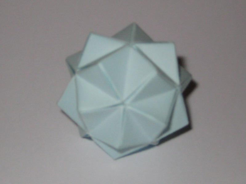 Stellated Icosahedron
30 modules, 4 cm squares
