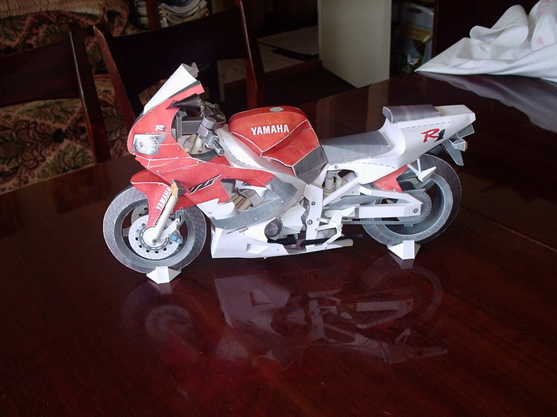 Yamaha YZF-R1 01
