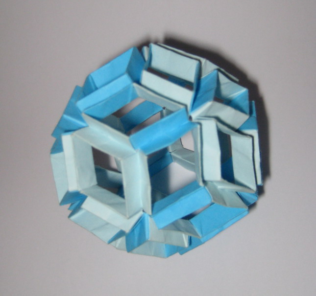 Flexiball
60 modules, 5 cm squares
