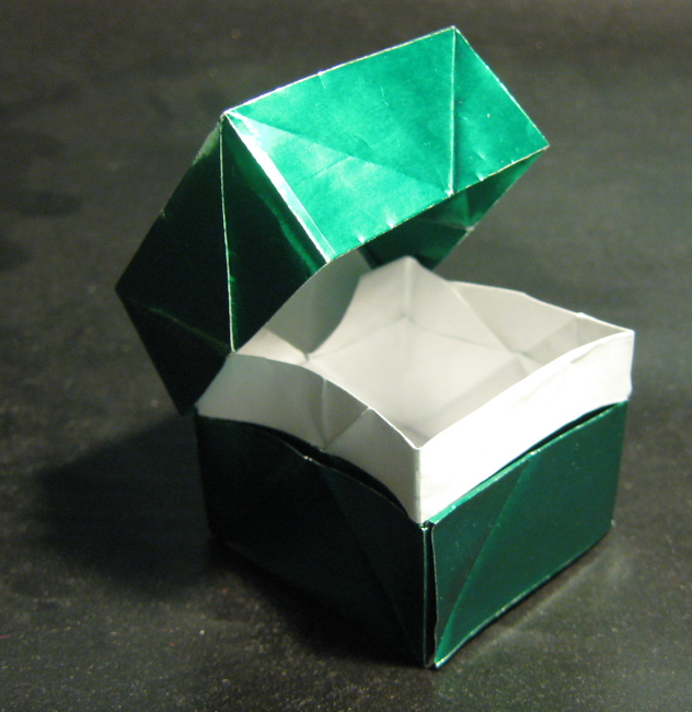 Lidded cube box de David Brill
Diagramme dans "Origami for the connoisseur"
