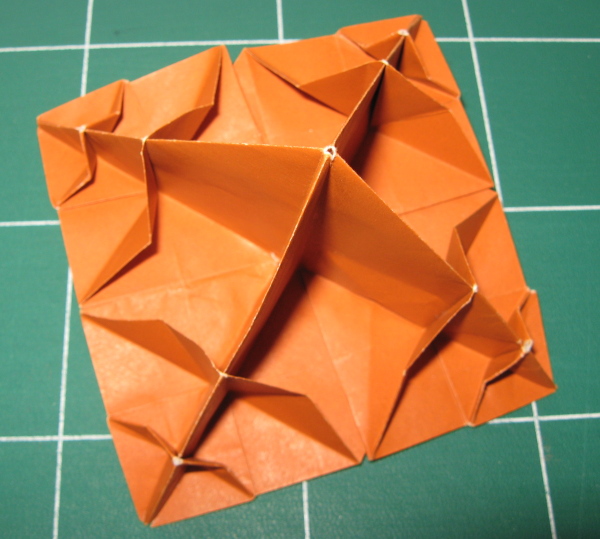 Pyramide fractale de Ushio Ikegami
