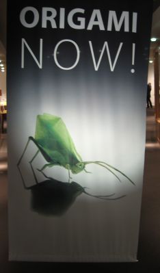 Origami Now!
Affiche et entrée de l'exposition "Origami Now!" qui à lieu à Salem, Massachusetts, USA au Nord de Boston.
L'exposition à lieu au Peabody Essex Museum.
Mots-clés: exposition