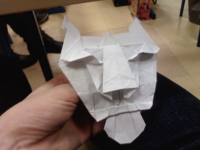 Une tête de félin
Pareil, pliée il y a un paquet de temps. spontanément, je dirai une lionne, mais je ne suis pas super satisfait de celui là non plus, même si la forme générale est là.
