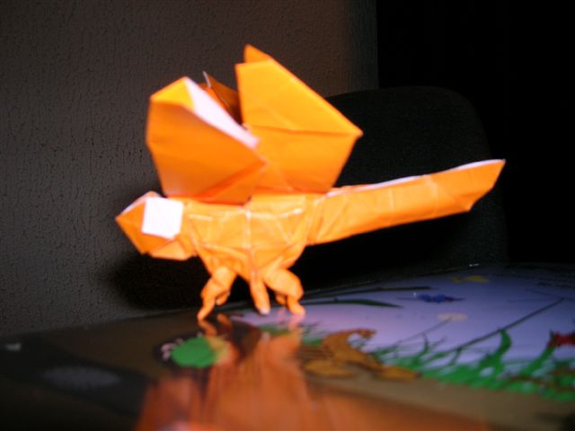 Libellule de R. lang
Libellule de "Origami Insects and their Kin", pliée dans un carré papier orange (35 X 35)
Mots-clés: libellule lang dragonfly