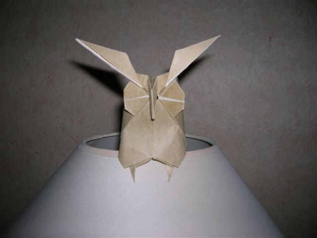 Horned_Owl
Hideo Komatsu "Horned Owl" plié dans un carré de papier craft (21 X 21)
Mots-clés: Hideo Komatsu Horned Owl