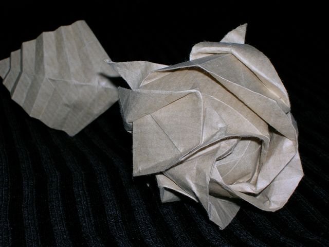 Rose_Origami
New Rose de Kawasaki plié dans un carré de craft (21 X 21)
Mots-clés: New Rose Kawasaki