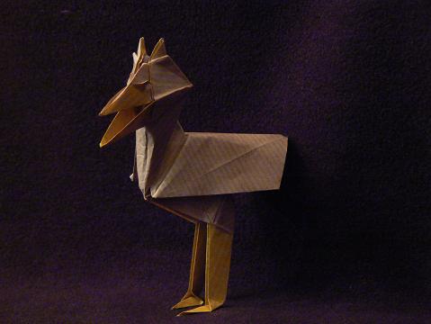 Oiseau préhistorique de Roman Diaz
plié dans un kraft de 22*22 cm
ma soeur l'a baptisé Bibu...
