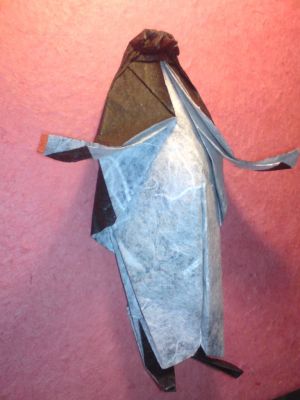 Pingouin
Plié dans un carré 21x21 cm de mûrier/soie
