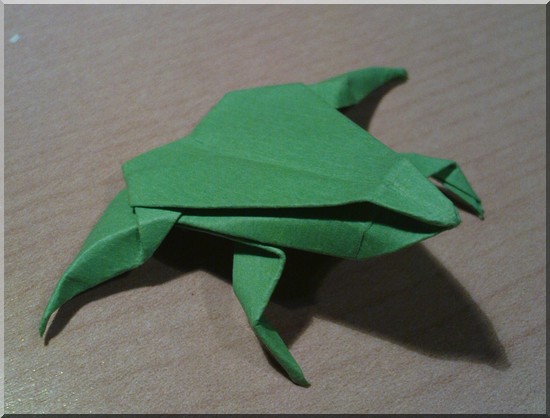 Grenouille v02
La même grenouille après une recherche sur le modelage
Mots-clés: grenouille frog origami paper