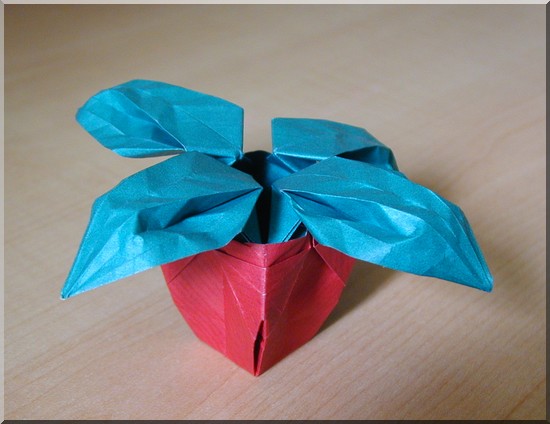 Plante en pot
Plante en pot d'après Olivier Viet - Papier kraft bicolore
Mots-clés: origami  folding paper plante